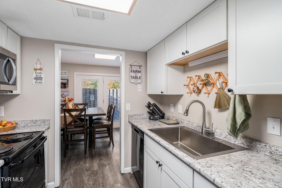 Photo #15: 500 Pilgrim Court