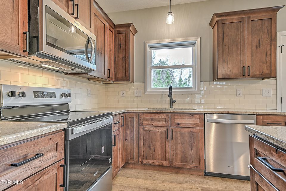 Photo #25: 270 Red Tail Ridge