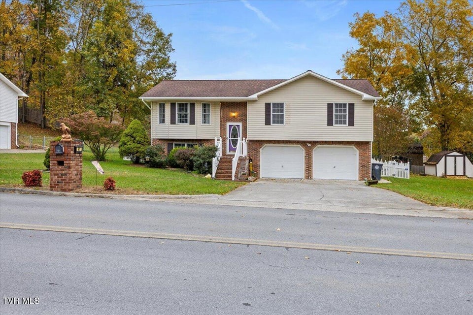 Photo #17: 141 Valley Crest Drive