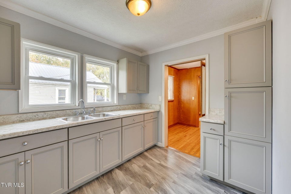 Photo #10: 1614 Burgie St 