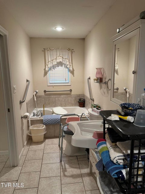 Photo #17: 5207 Roan Street