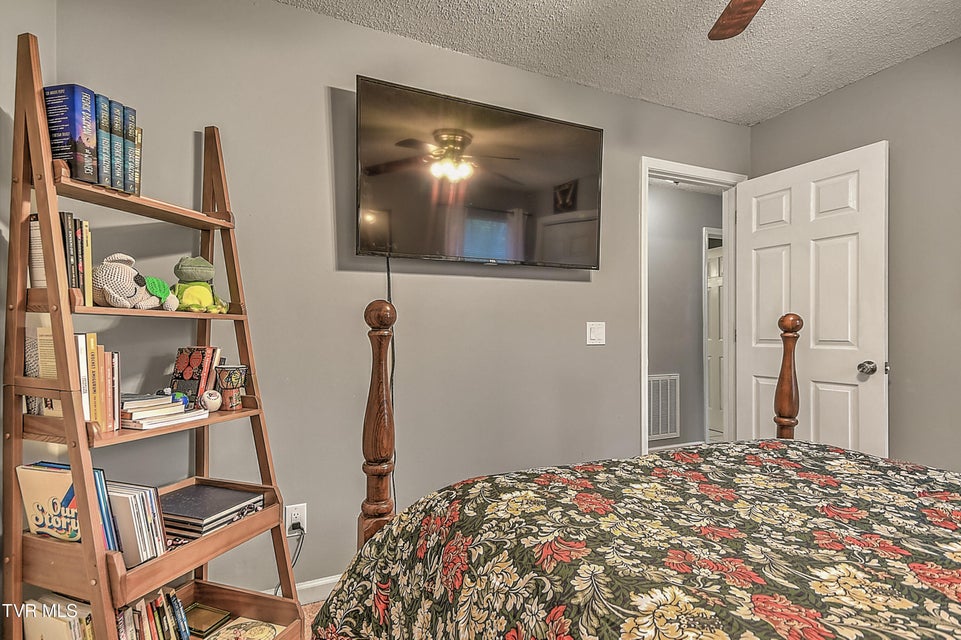 Photo #26: 128 Flint Street