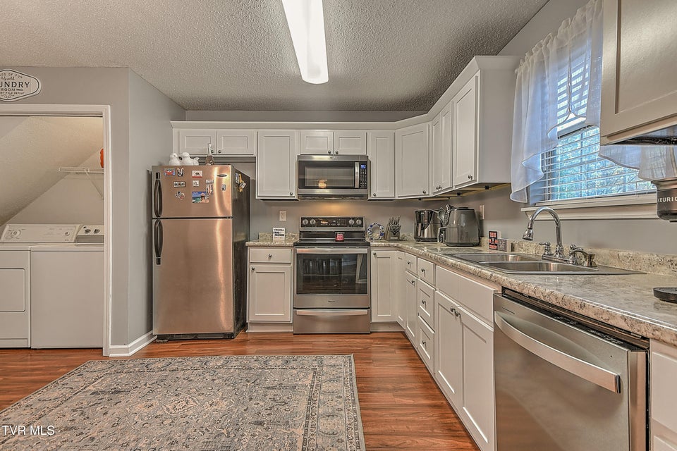 Photo #10: 128 Flint Street