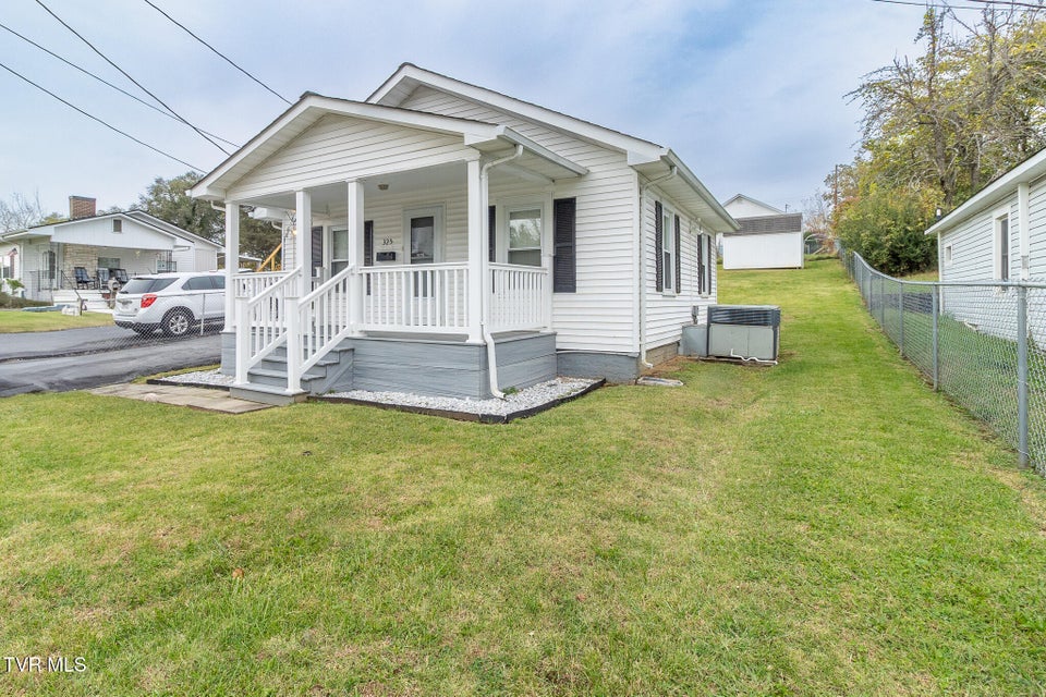 Photo #2: 325 Virgil Avenue