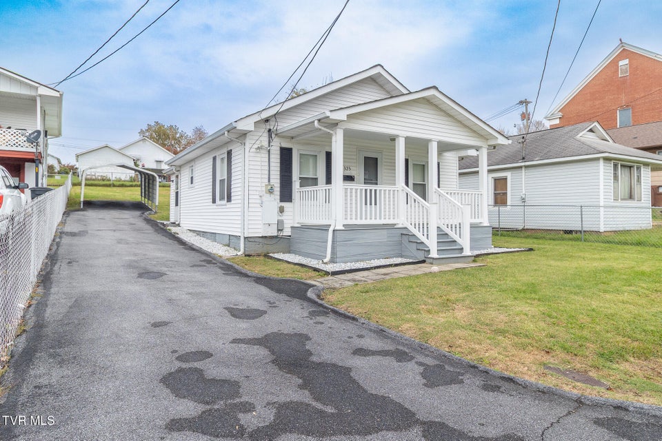 Photo #3: 325 Virgil Avenue