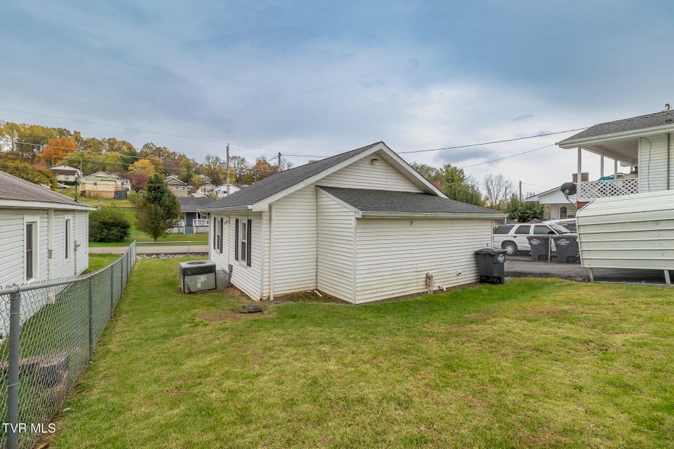 Photo #4: 325 Virgil Avenue