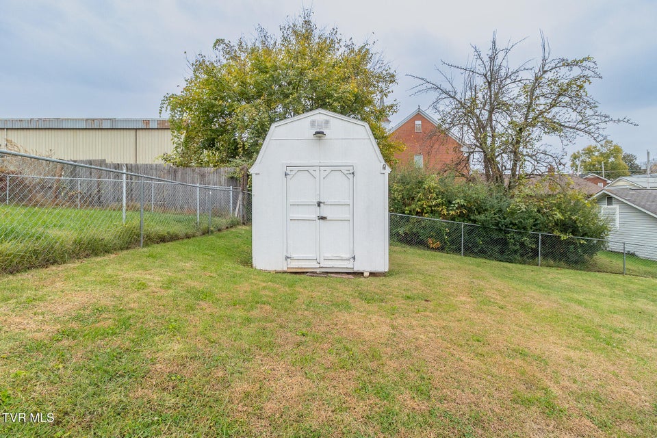 Photo #18: 325 Virgil Avenue