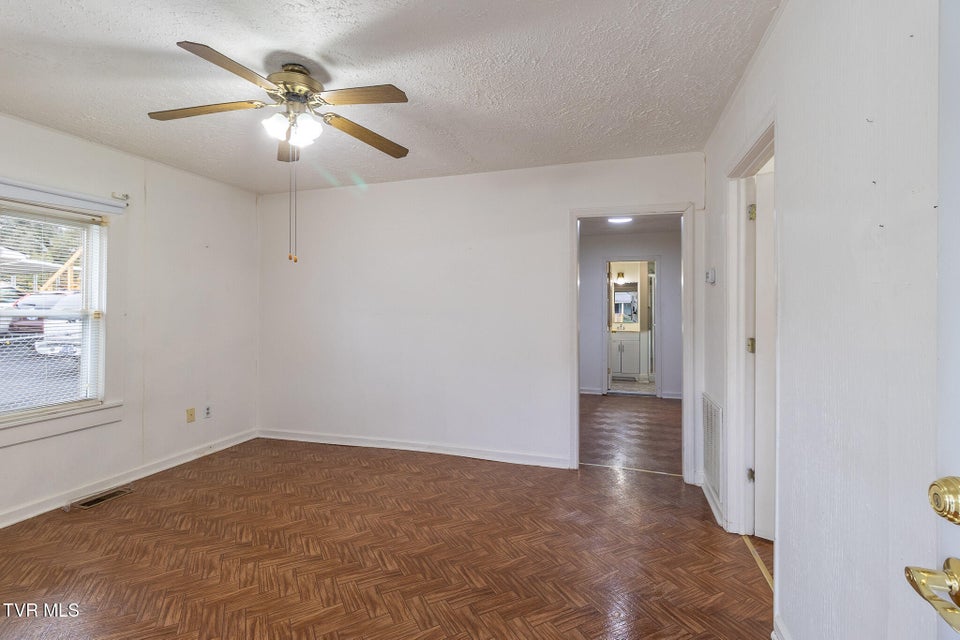 Photo #5: 325 Virgil Avenue