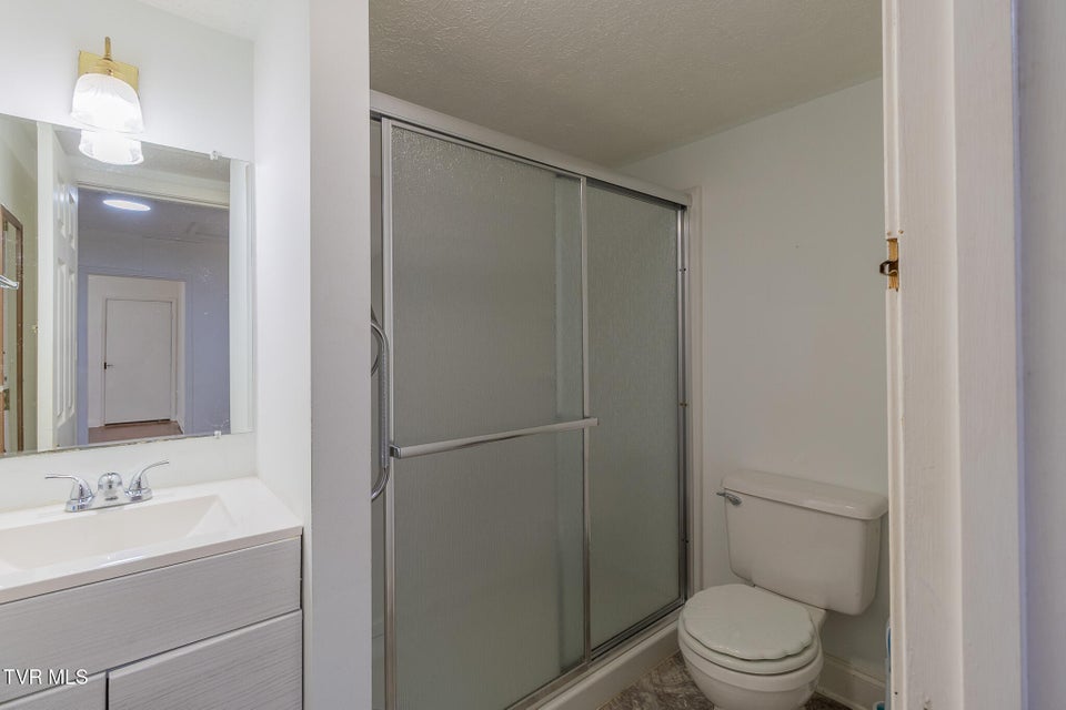 Photo #11: 325 Virgil Avenue