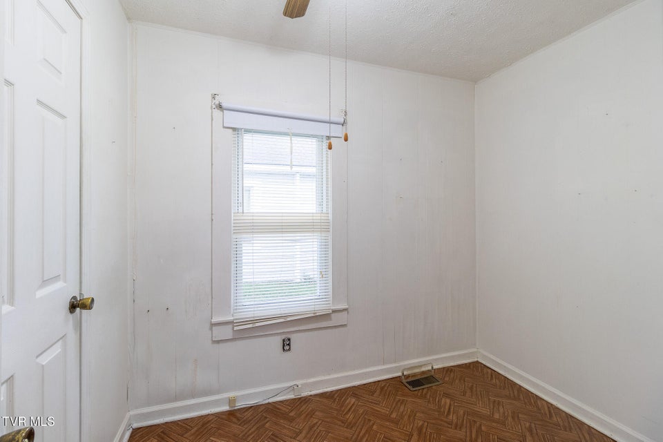 Photo #12: 325 Virgil Avenue