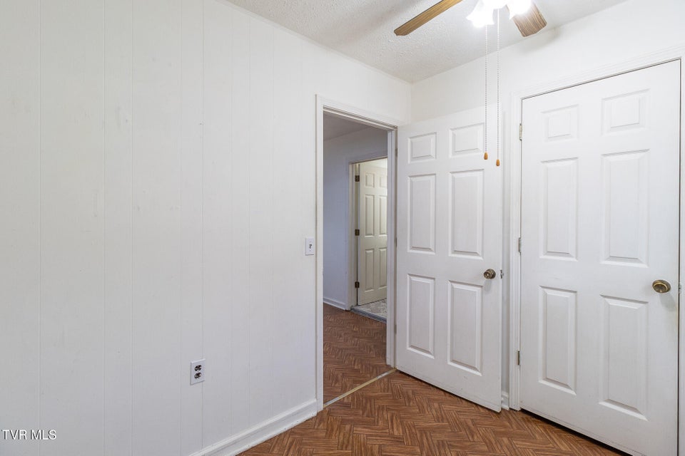 Photo #13: 325 Virgil Avenue