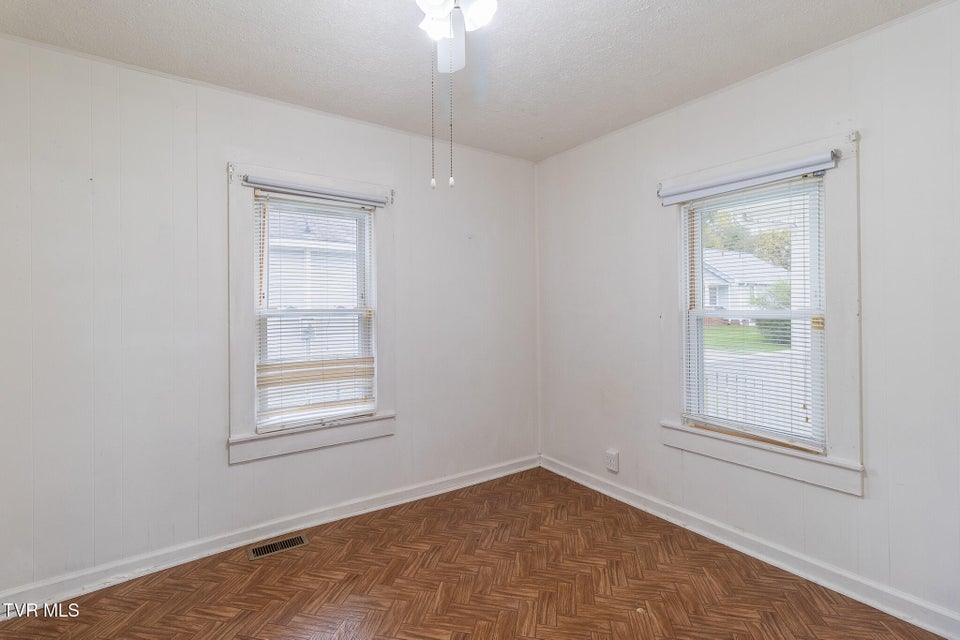 Photo #14: 325 Virgil Avenue