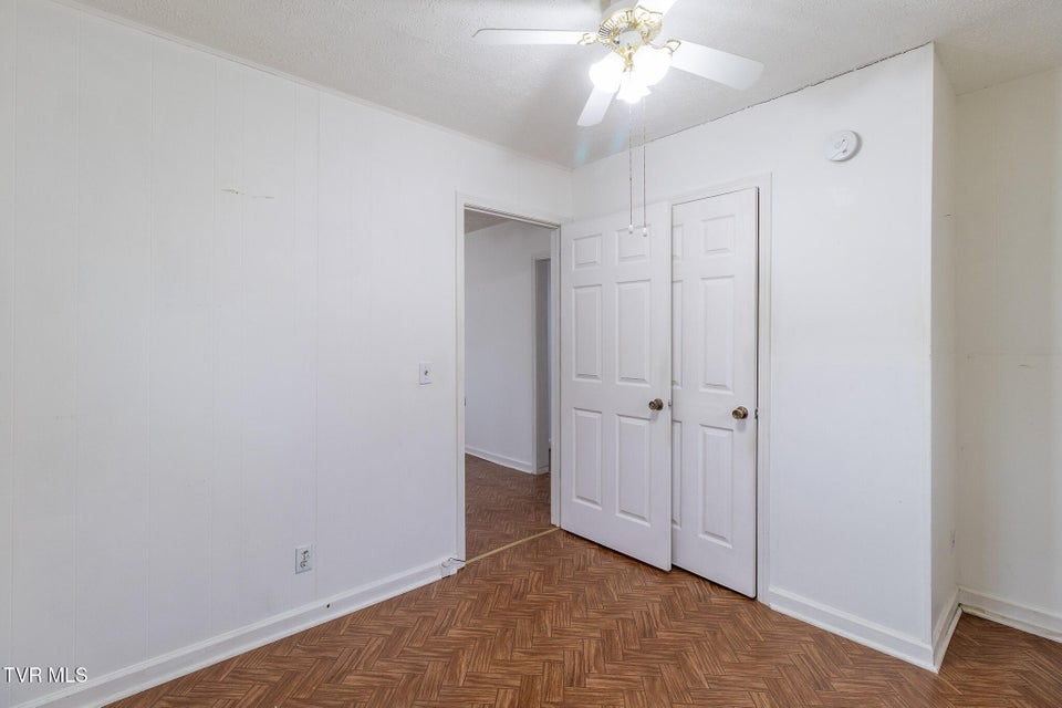 Photo #15: 325 Virgil Avenue