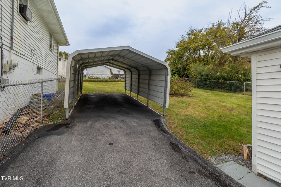 Photo #17: 325 Virgil Avenue