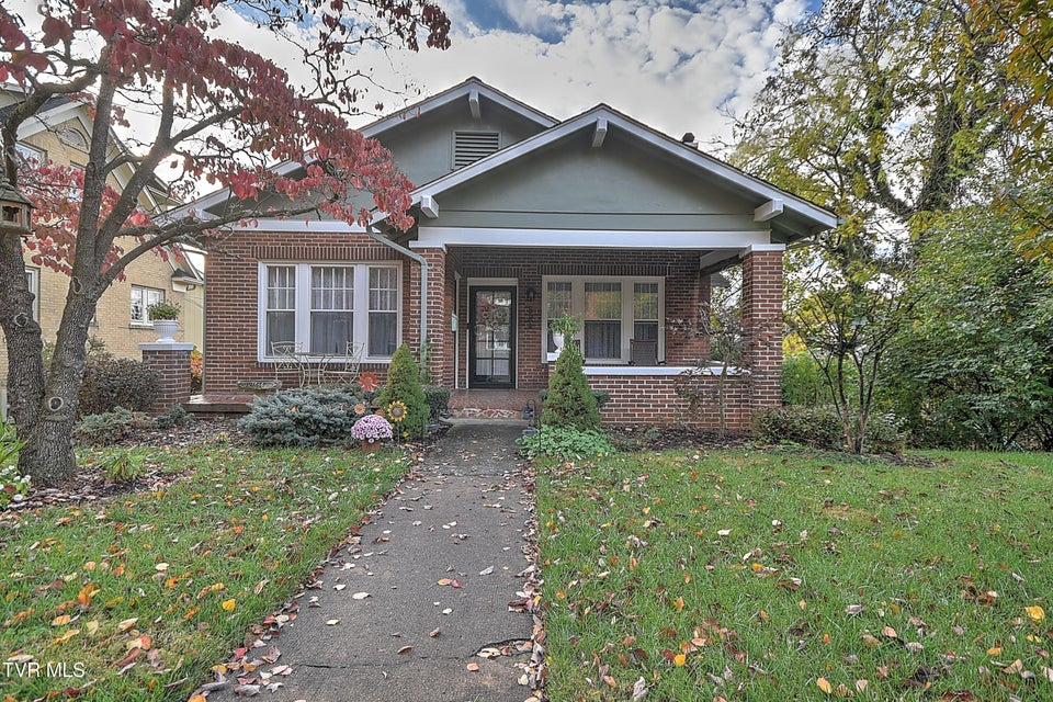 Photo #3: 824 Arlington Avenue