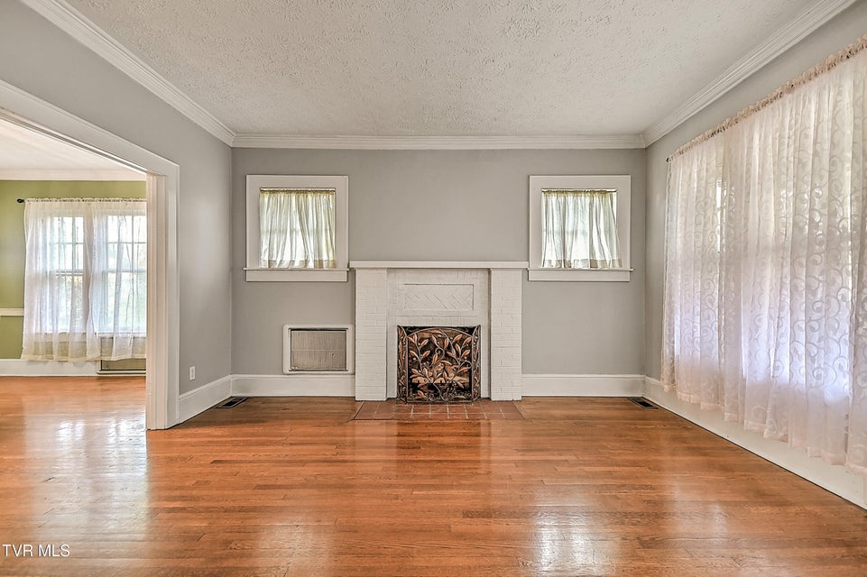 Photo #9: 824 Arlington Avenue