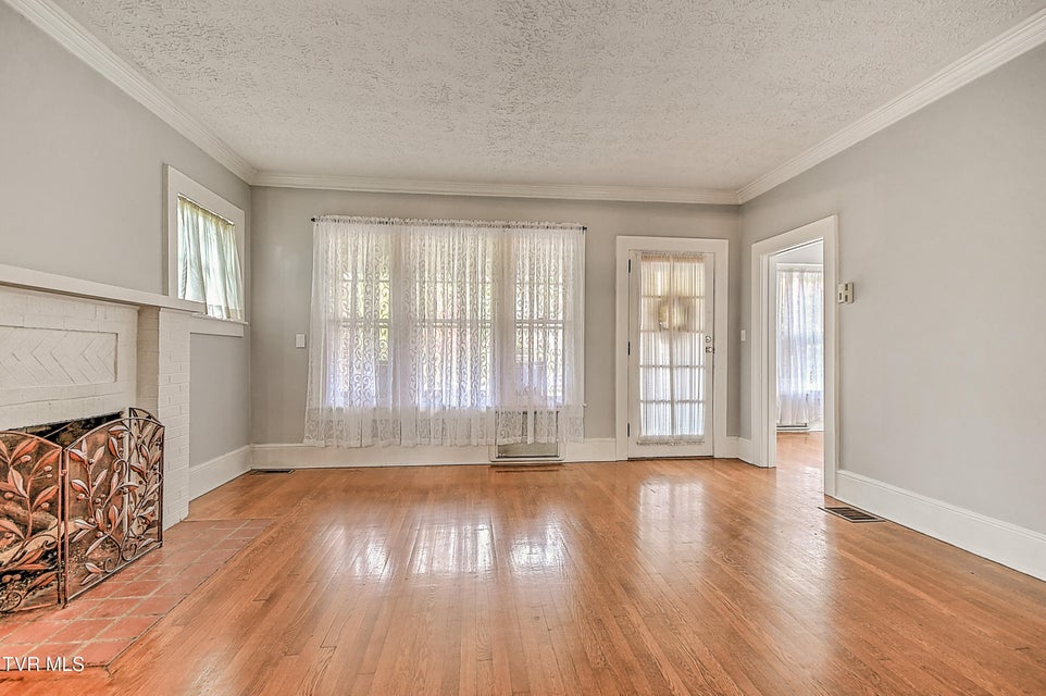 Photo #10: 824 Arlington Avenue