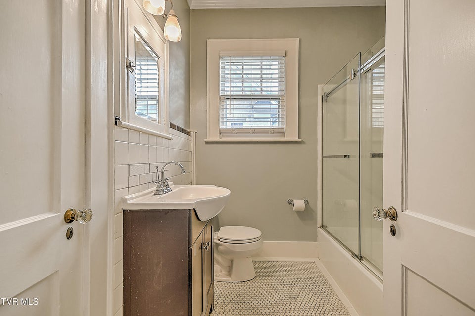 Photo #18: 824 Arlington Avenue