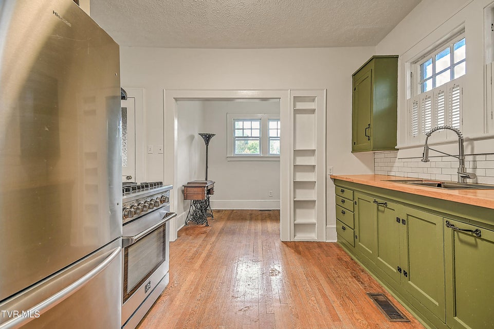 Photo #19: 824 Arlington Avenue