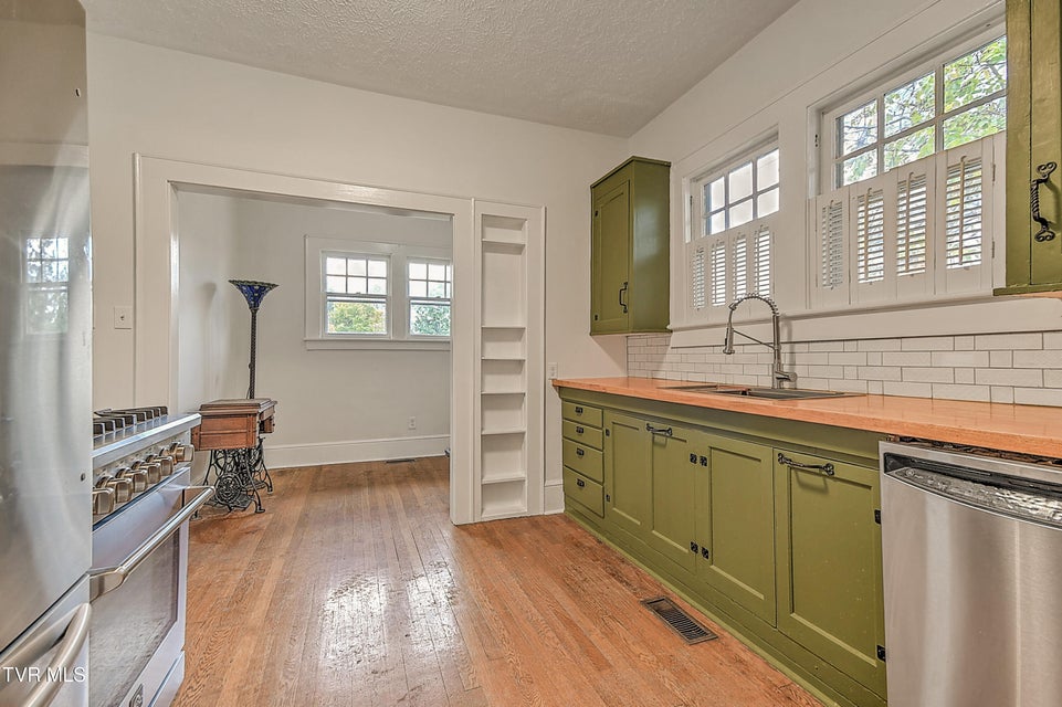 Photo #22: 824 Arlington Avenue