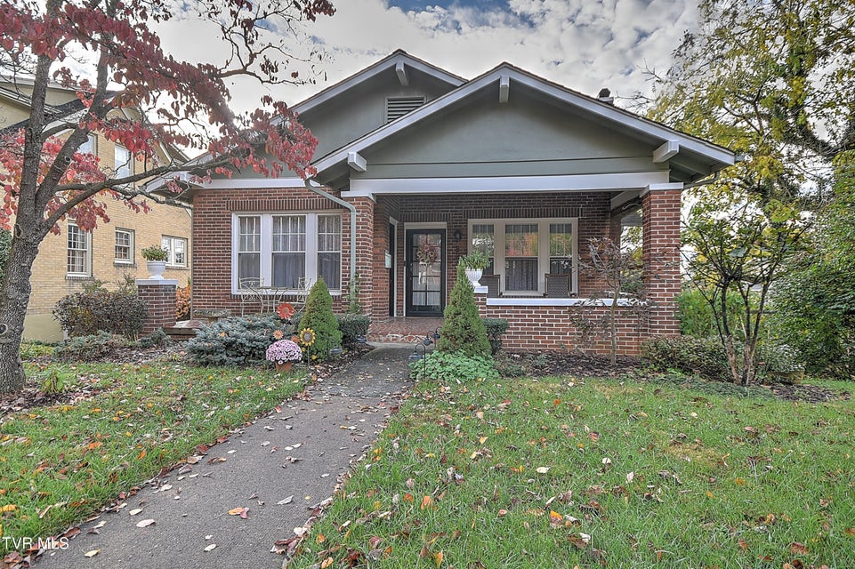 Photo #2: 824 Arlington Avenue