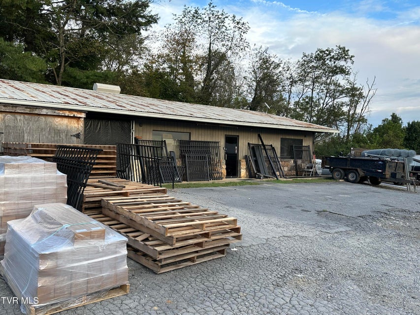 Photo #10: 5015 Memorial Boulevard