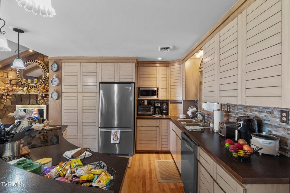 Photo #10: 1184 Mimosa Drive