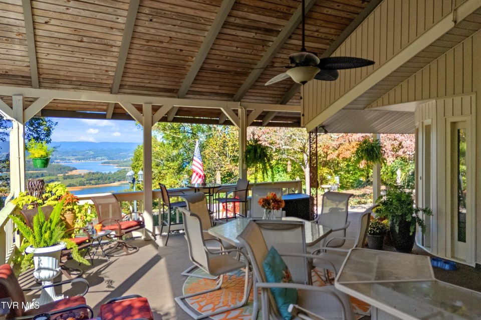 Photo #2: 1184 Mimosa Drive