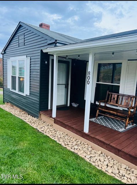 Photo #2: 800 Main Street