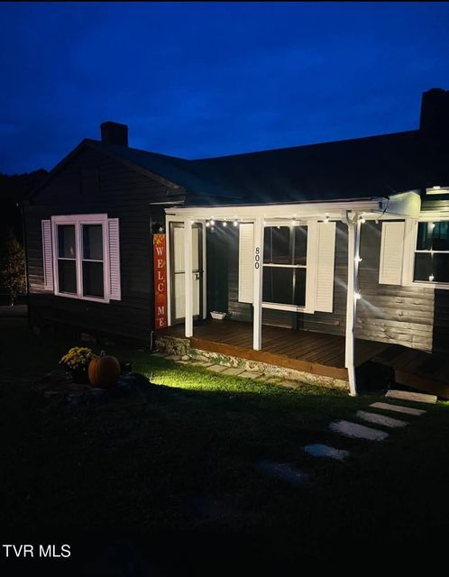 Photo #5: 800 Main Street