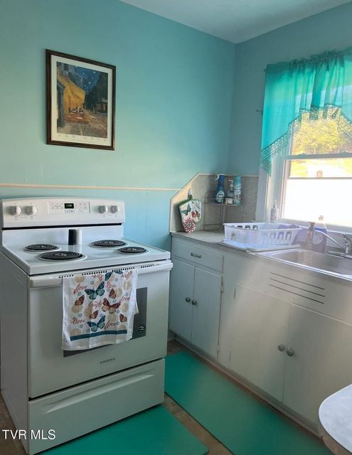 Photo #9: 800 Main Street