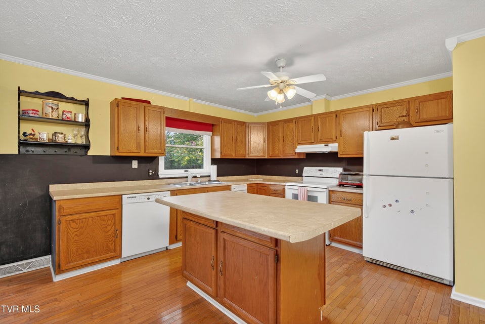 Photo #7: 825 Edgemont North Street