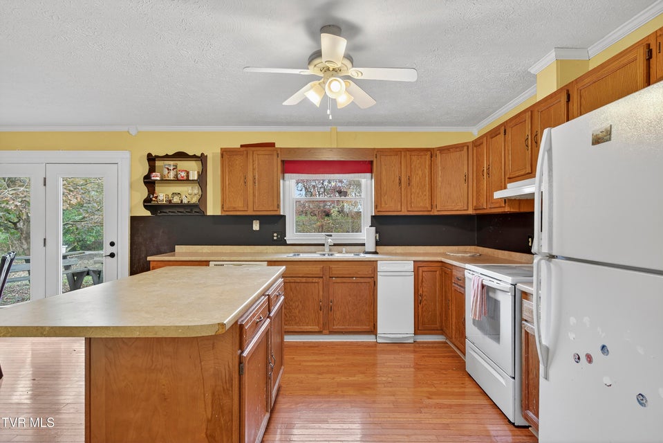 Photo #9: 825 Edgemont North Street