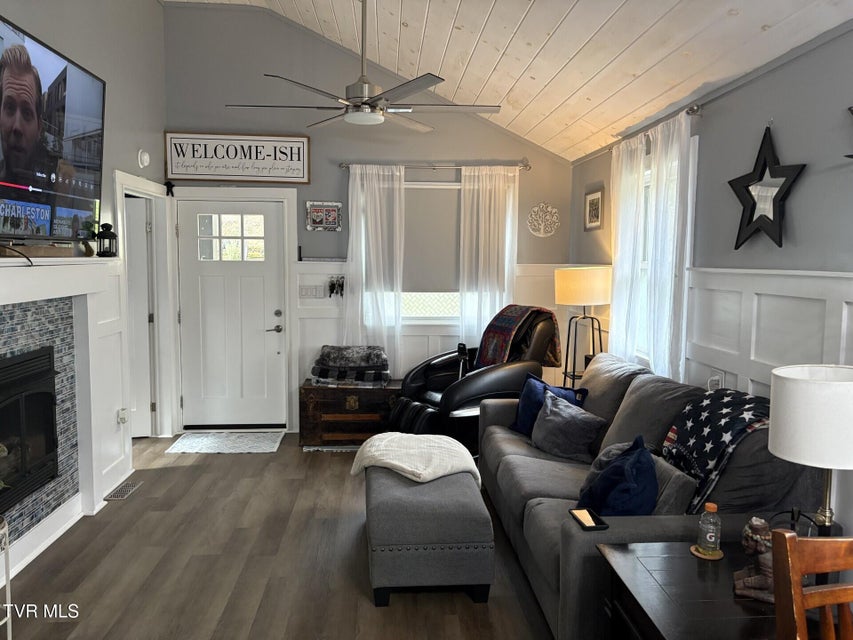 Photo #4: 215 Stafford Street