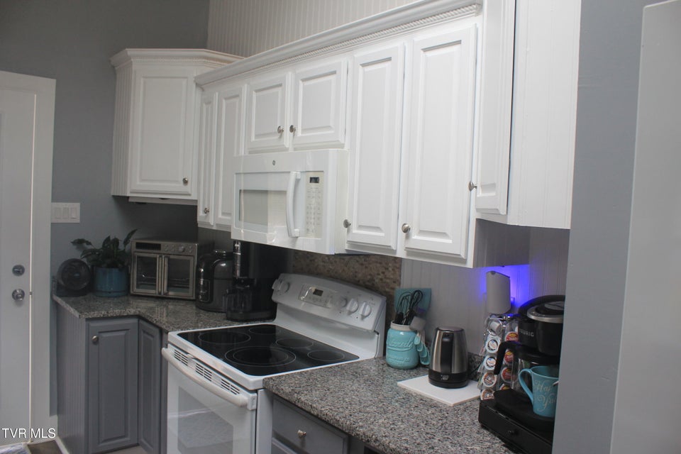 Photo #6: 215 Stafford Street