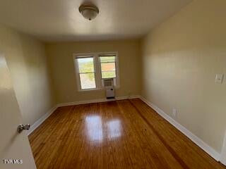 Photo #5: 921 Edgemont Avenue