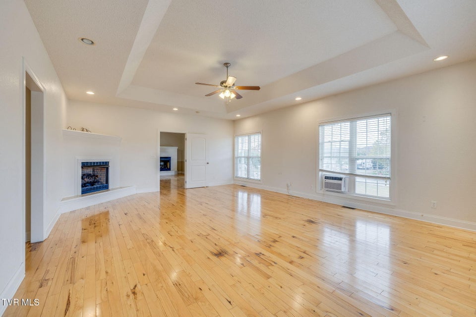 Photo #23: 27 Preakness Way