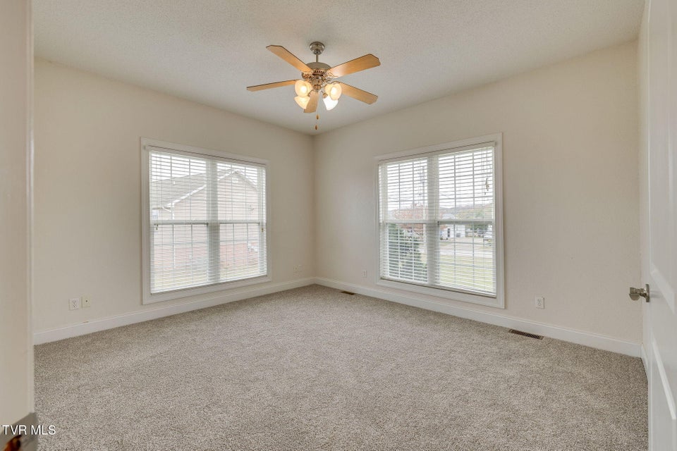 Photo #30: 27 Preakness Way