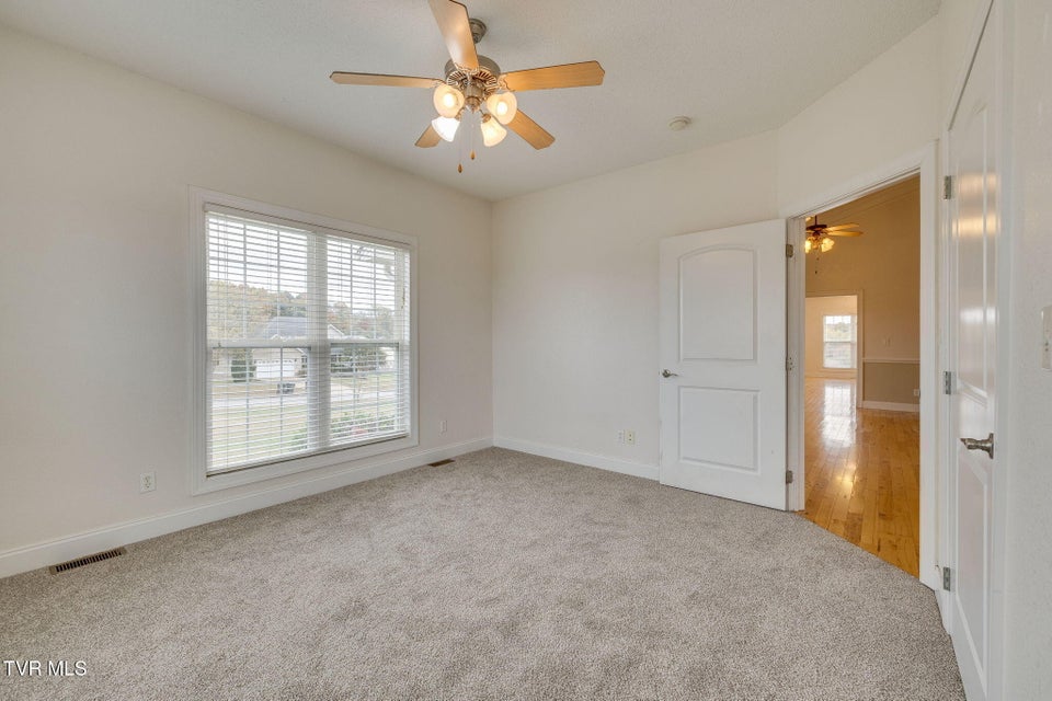 Photo #32: 27 Preakness Way