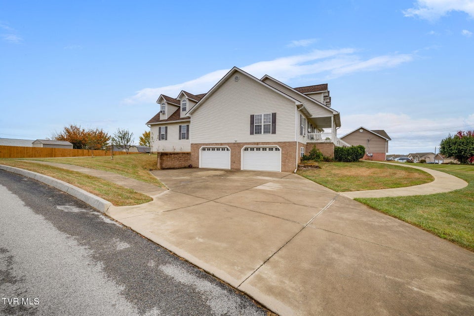 Photo #58: 27 Preakness Way