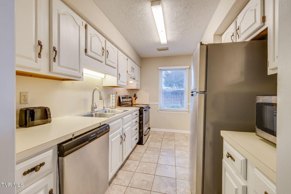 Photo #11: 1024 Konnarock Road