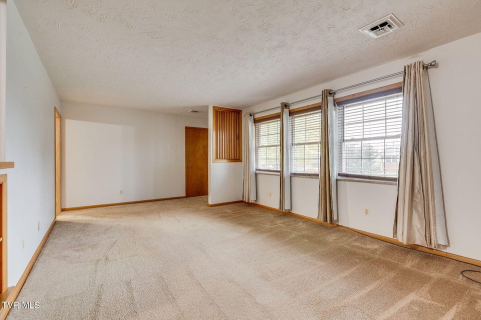 Photo #7: 400 Drinnon Drive