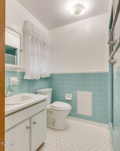 Photo #16: 400 Drinnon Drive