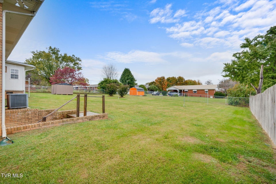 Photo #32: 400 Drinnon Drive