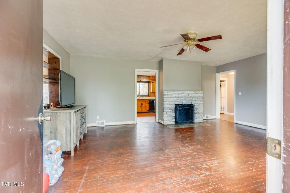 Photo #4: 911 Cumberland Street