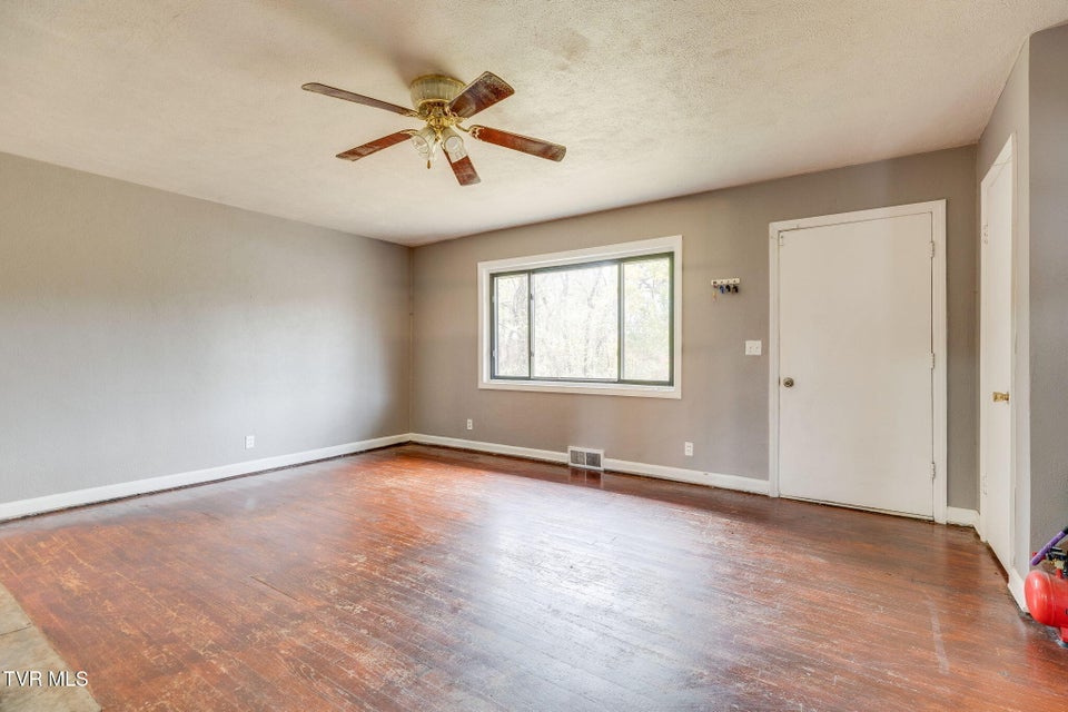 Photo #5: 911 Cumberland Street