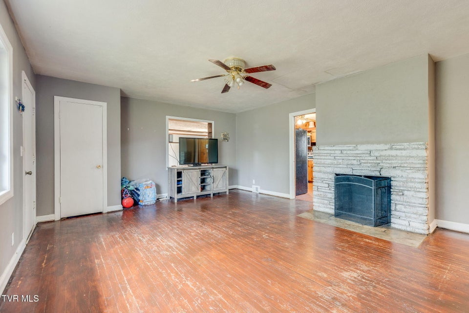 Photo #6: 911 Cumberland Street