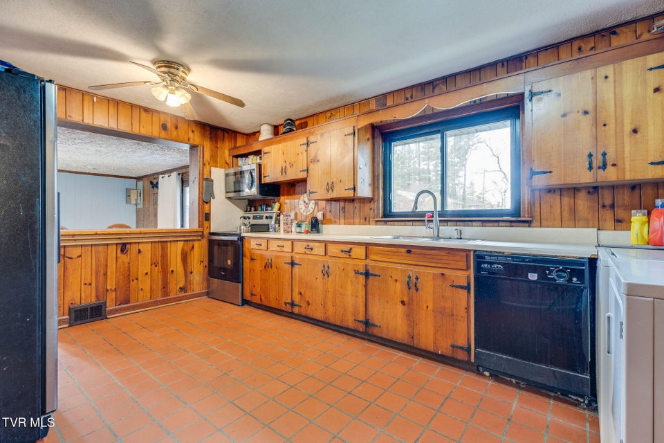 Photo #7: 911 Cumberland Street