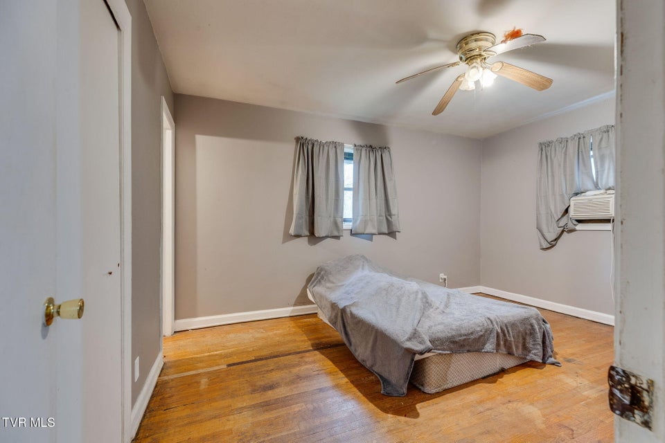 Photo #12: 911 Cumberland Street