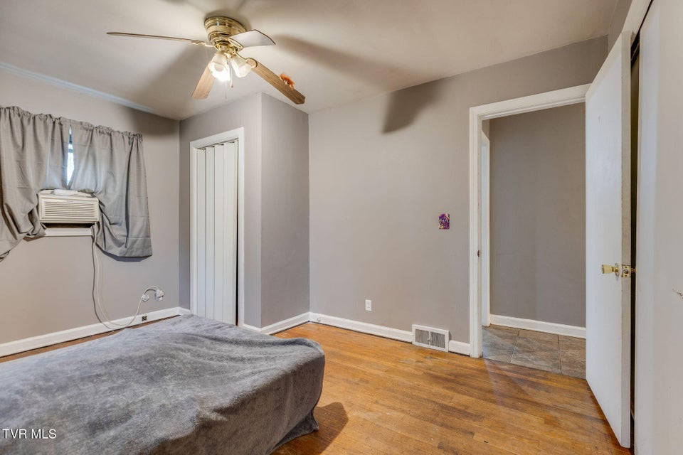 Photo #13: 911 Cumberland Street